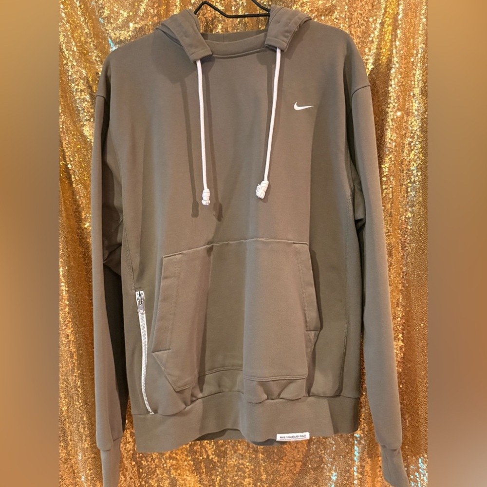 Nike Standard Issue Hoodie